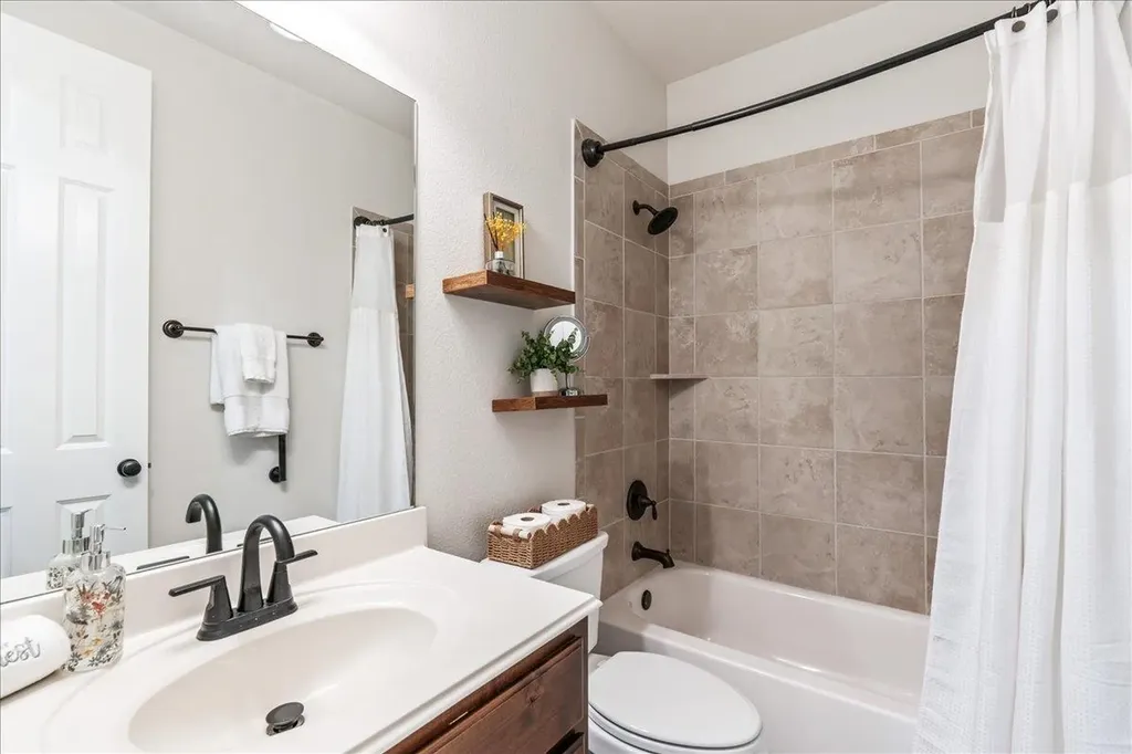 2220 Ambush Canyon Leander TX 78641