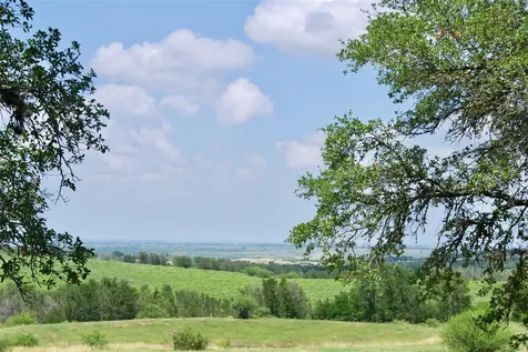 2725 Old Lehmann Road Kingsbury TX 78638