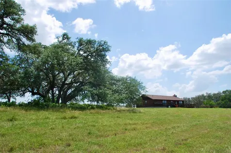 2725 Old Lehmann Road Kingsbury TX 78638