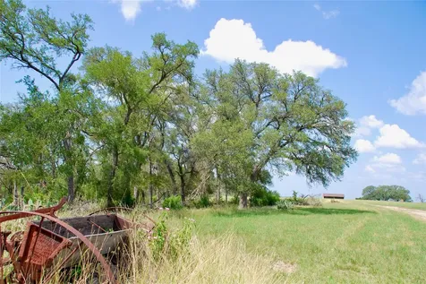 2725 Old Lehmann Road Kingsbury TX 78638