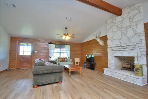 2725 Old Lehmann Road Kingsbury TX 78638