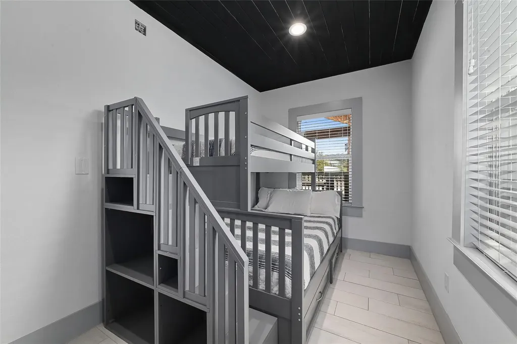 2903 Oak Ridge Drive Spicewood TX 78669