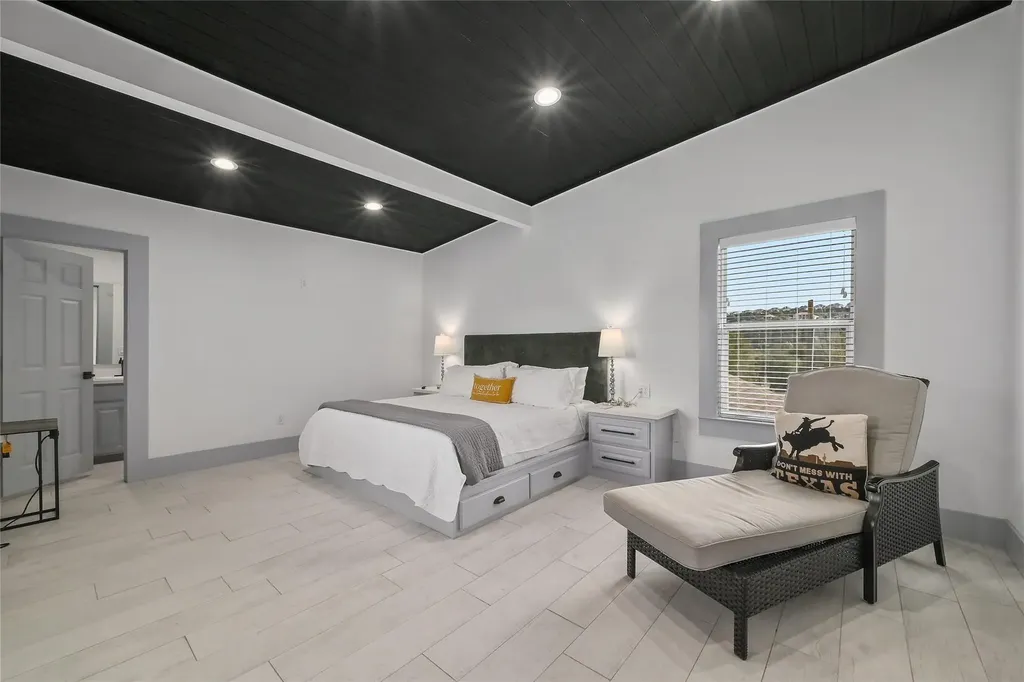 2903 Oak Ridge Drive Spicewood TX 78669