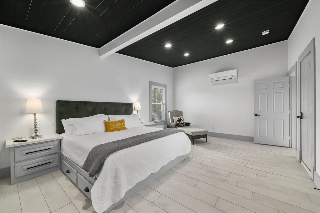 2903 Oak Ridge Drive Spicewood TX 78669