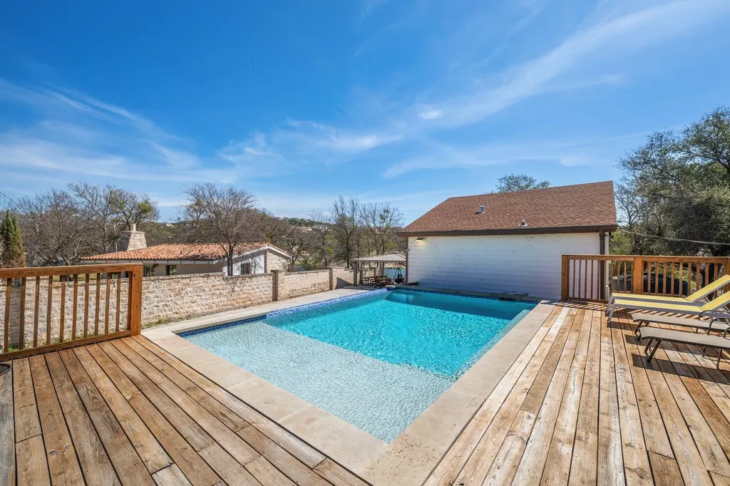 2903 Oak Ridge Drive Spicewood TX 78669
