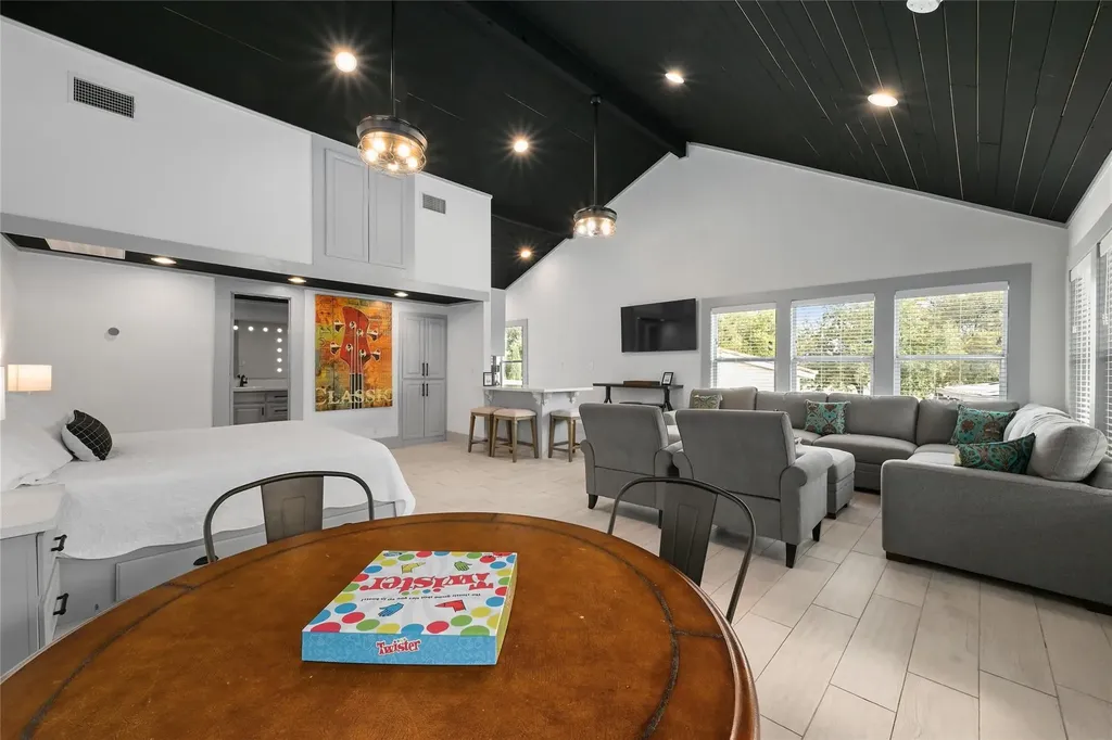 2903 Oak Ridge Drive Spicewood TX 78669