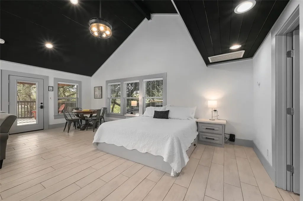 2903 Oak Ridge Drive Spicewood TX 78669