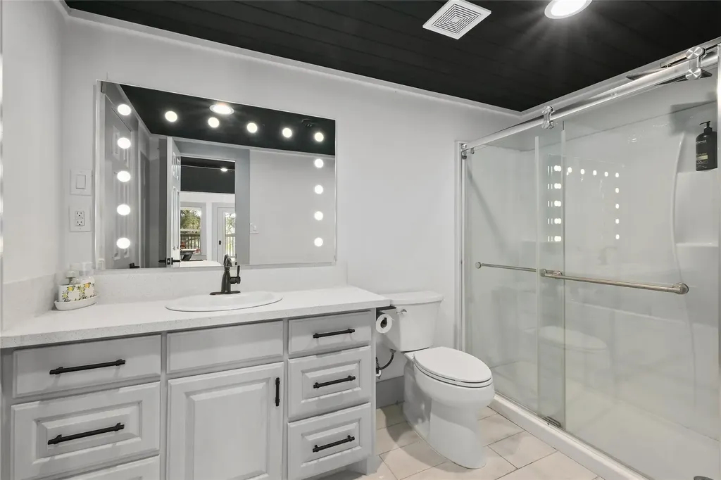 2903 Oak Ridge Drive Spicewood TX 78669