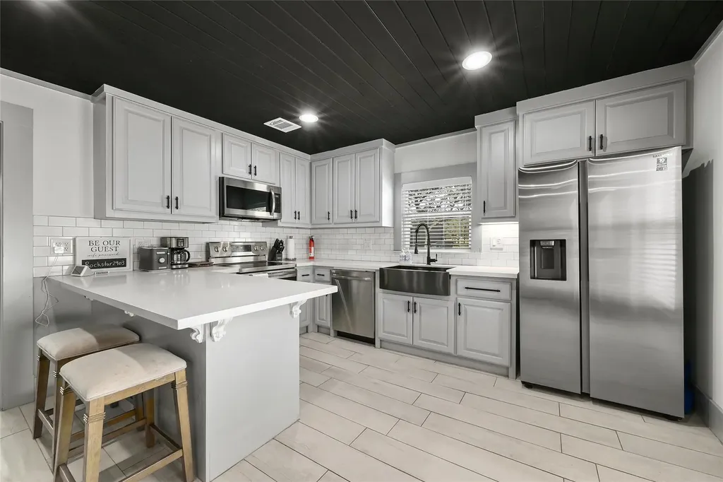 2903 Oak Ridge Drive Spicewood TX 78669