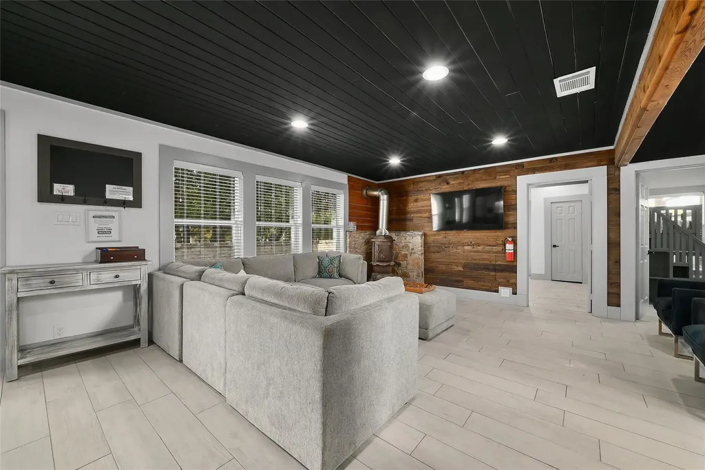 2903 Oak Ridge Drive Spicewood TX 78669