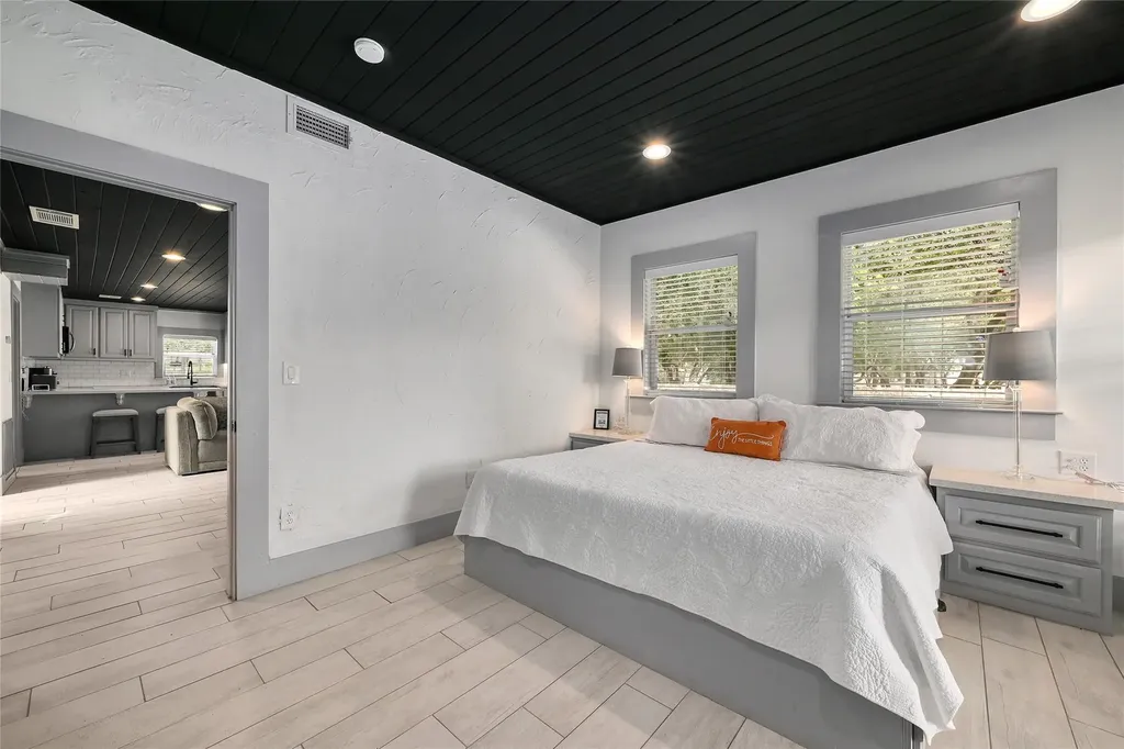 2903 Oak Ridge Drive Spicewood TX 78669
