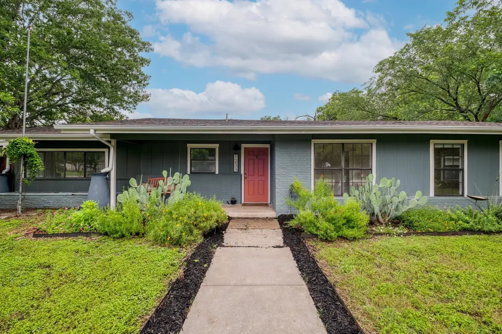 1233 Orange Street Lockhart TX 78644