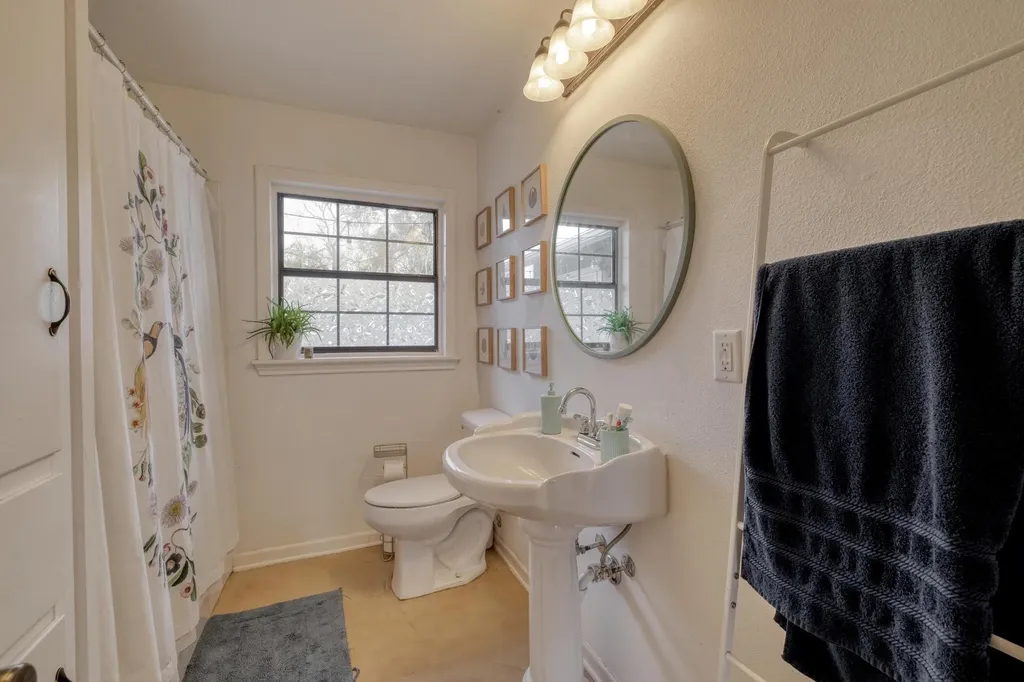 1233 Orange Street Lockhart TX 78644
