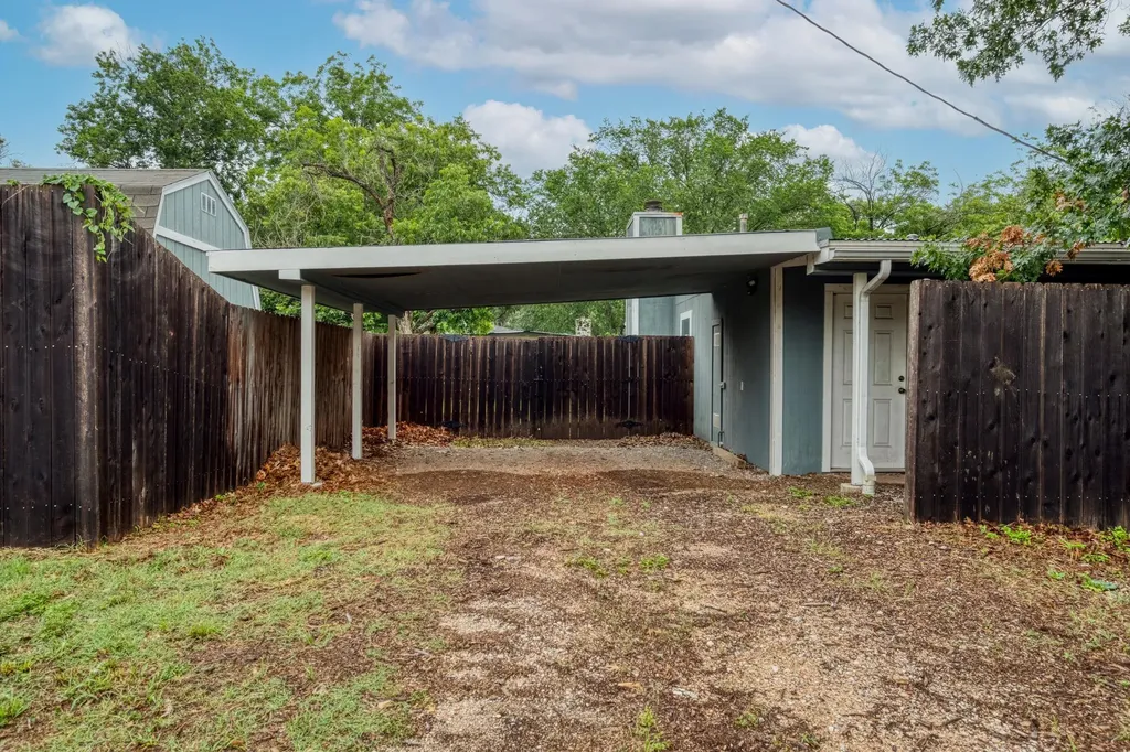 1233 Orange Street Lockhart TX 78644