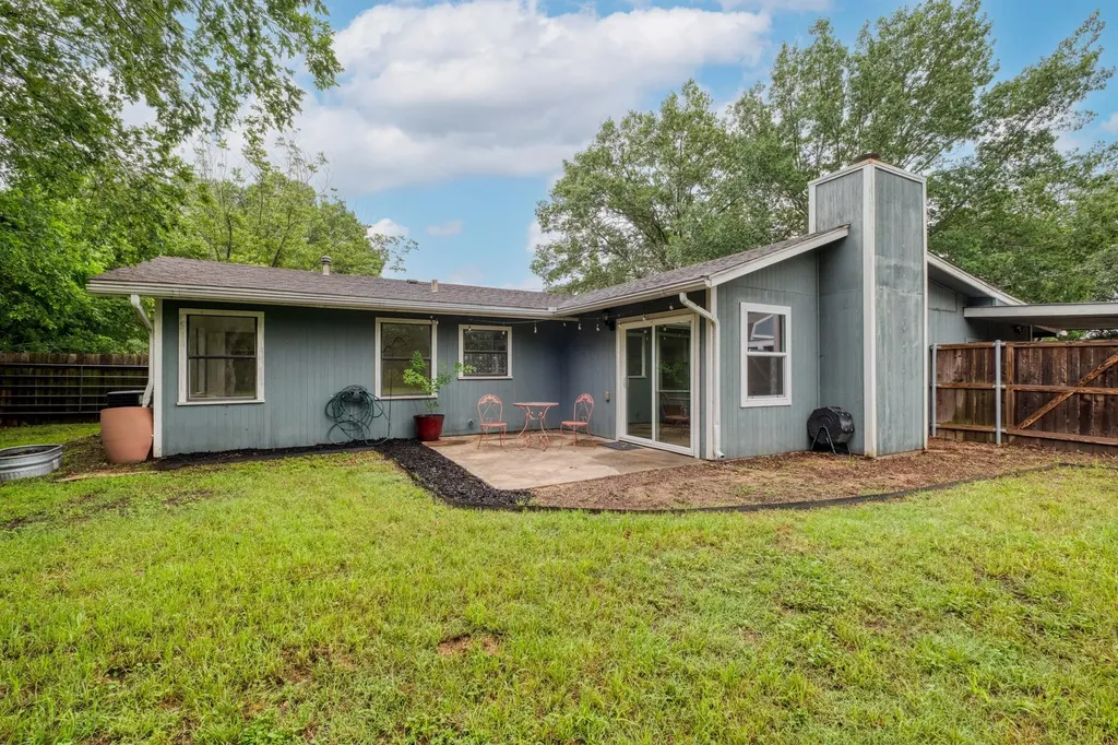 1233 Orange Street Lockhart TX 78644