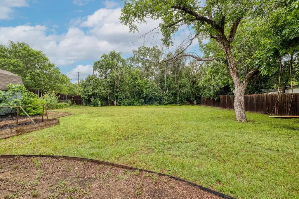 1233 Orange Street Lockhart TX 78644