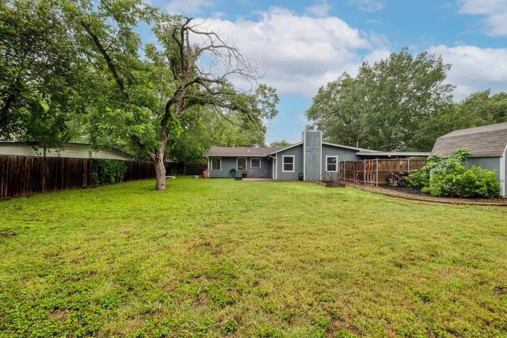 1233 Orange Street Lockhart TX 78644