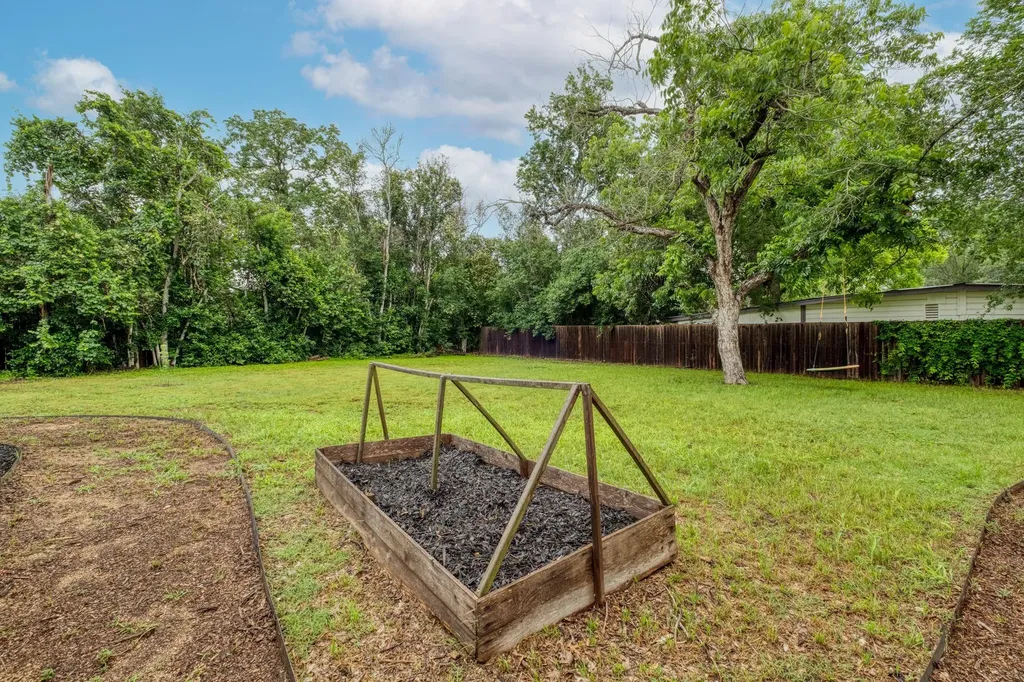 1233 Orange Street Lockhart TX 78644