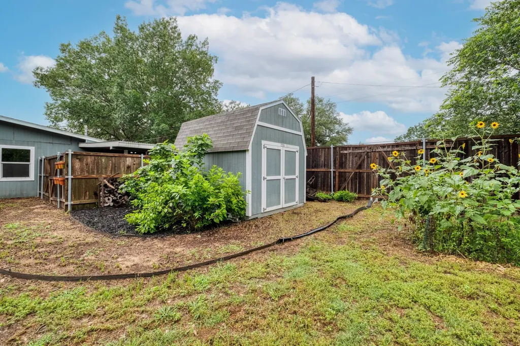 1233 Orange Street Lockhart TX 78644