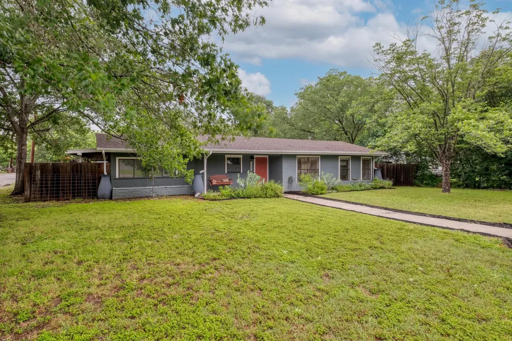 1233 Orange Street Lockhart TX 78644