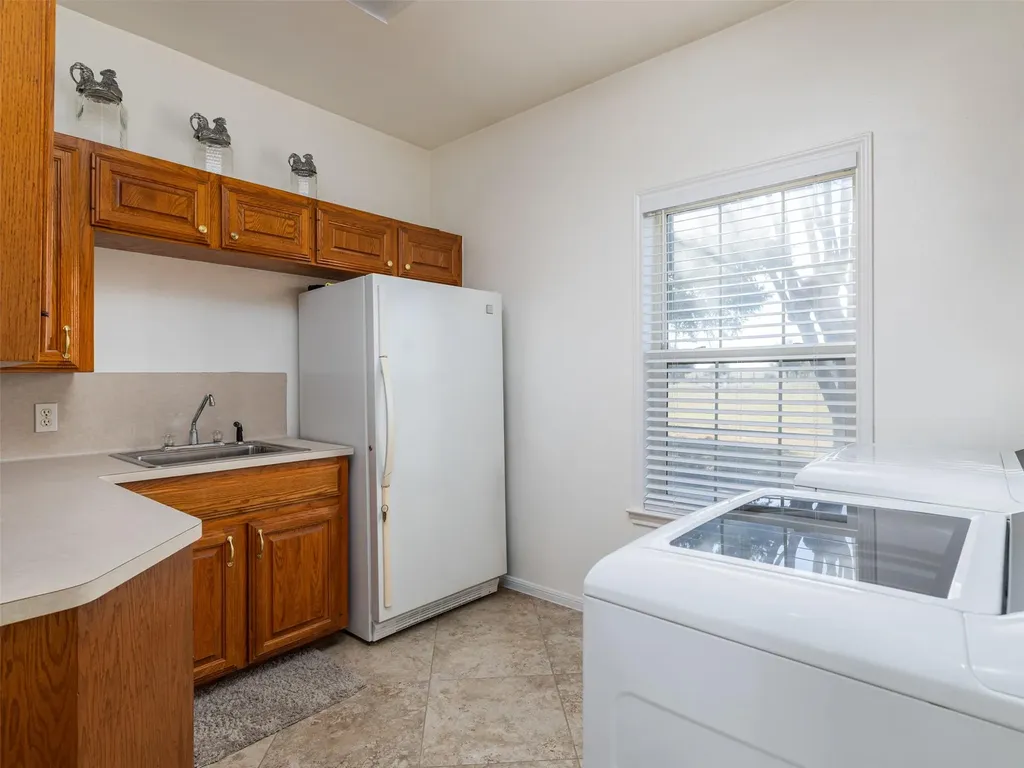 651 County Road 497 Taylor TX 76574