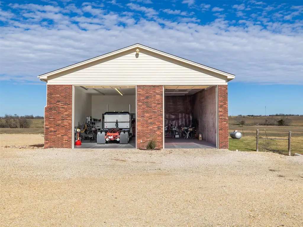 651 County Road 497 Taylor TX 76574