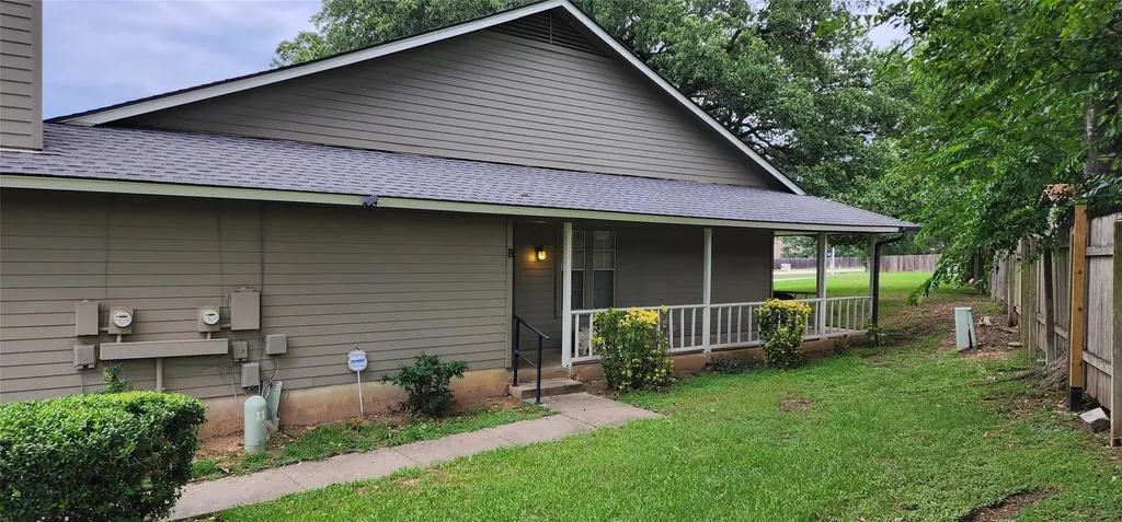 2605 W Stassney Lane Austin TX 78745