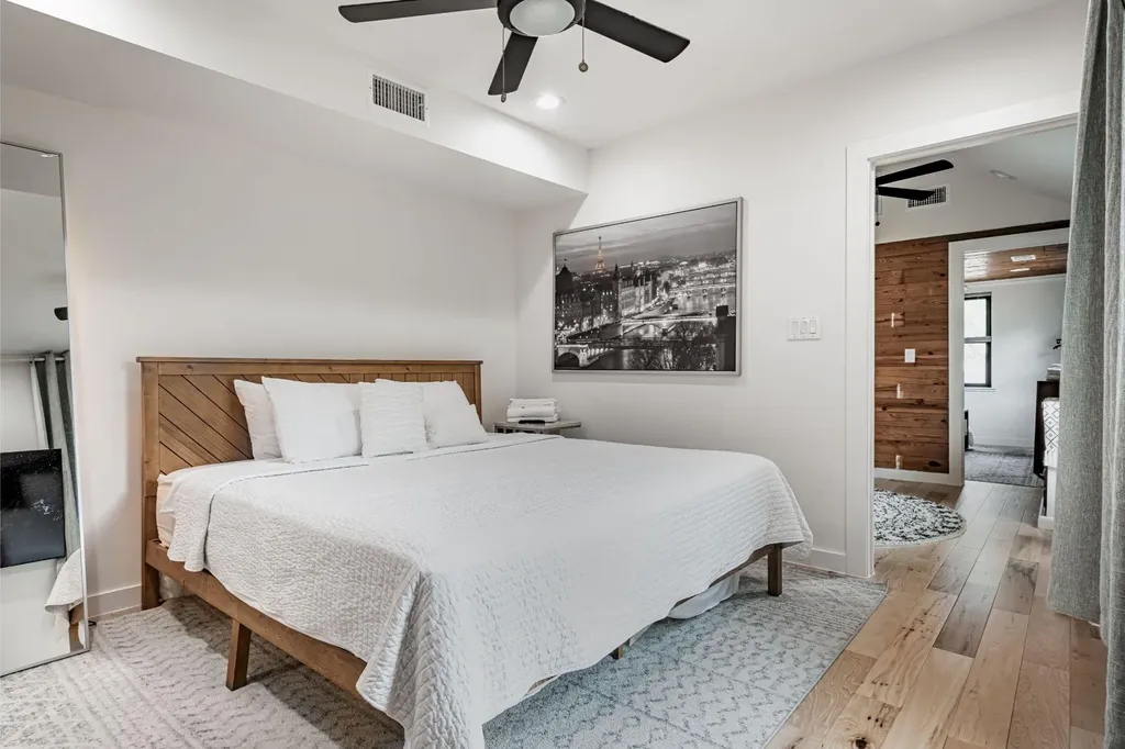 1911 College Row Austin TX 78702