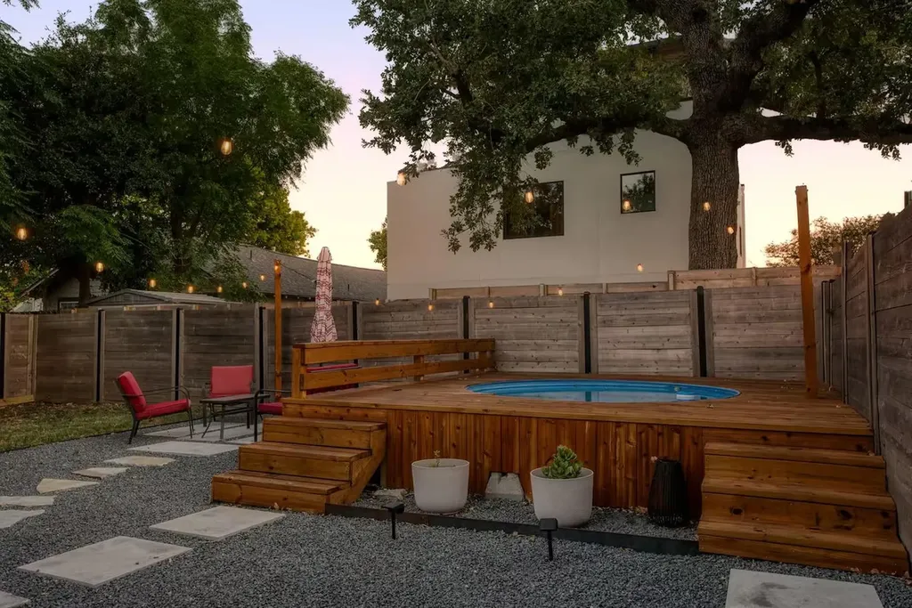 1911 College Row Austin TX 78702