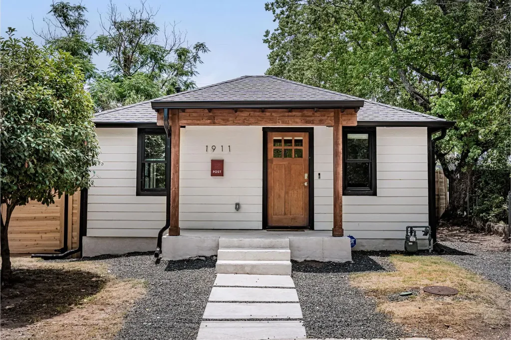 1911 College Row Austin TX 78702