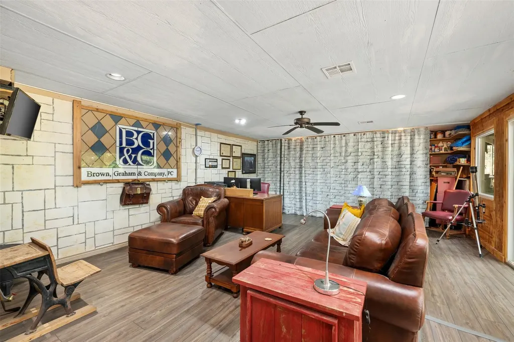 523 County Road 136a Kingsland TX 78639