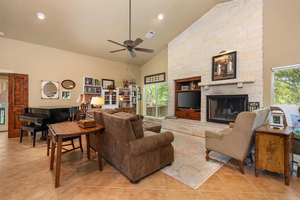 523 County Road 136a Kingsland TX 78639
