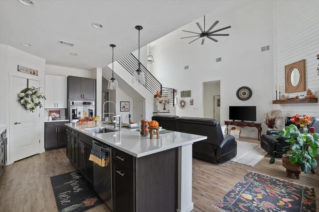 136 W Castlebriar Drive Granite Shoals TX 78654
