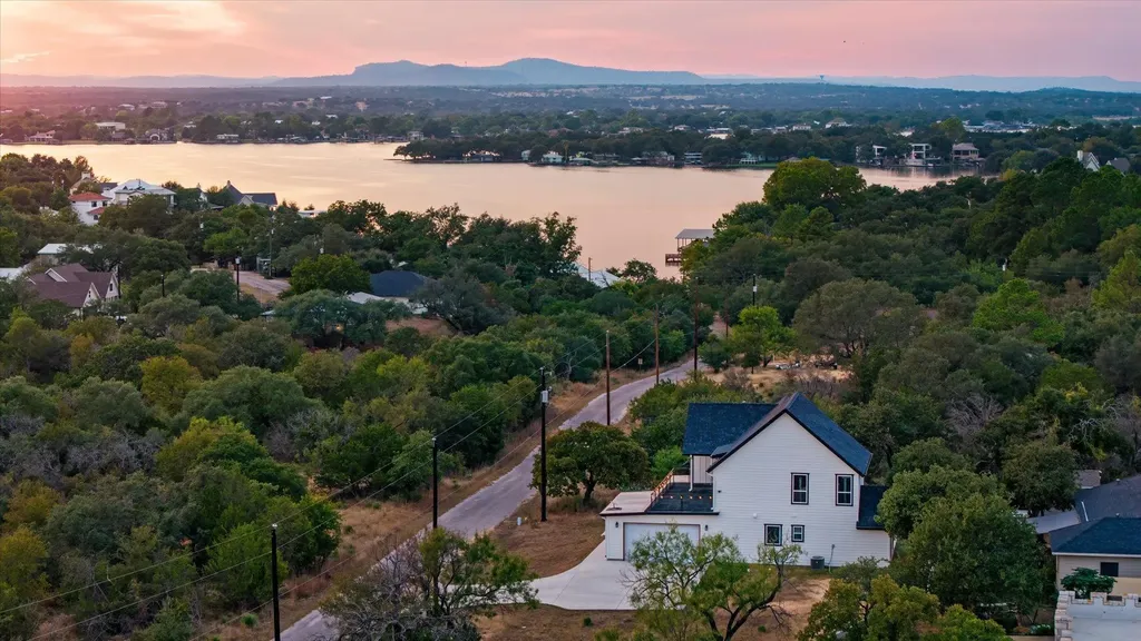 136 W Castlebriar Drive Granite Shoals TX 78654