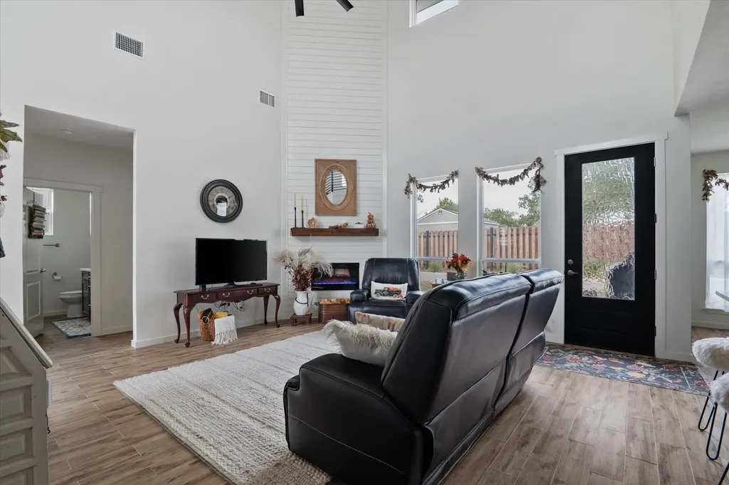 136 W Castlebriar Drive Granite Shoals TX 78654