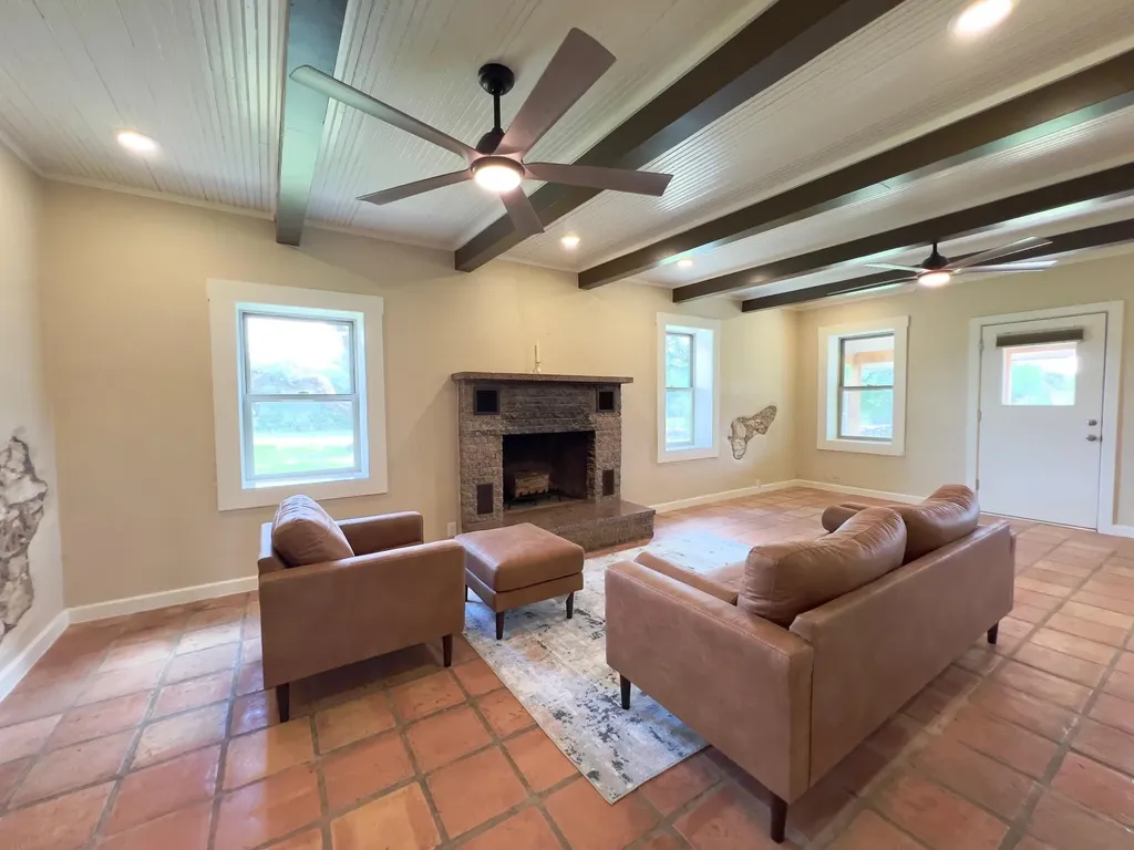 1366 Narrows Road Blanco TX 78606