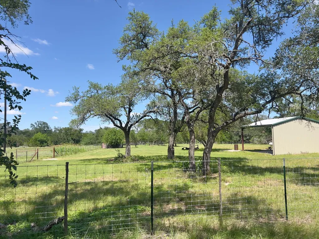 1366 Narrows Road Blanco TX 78606