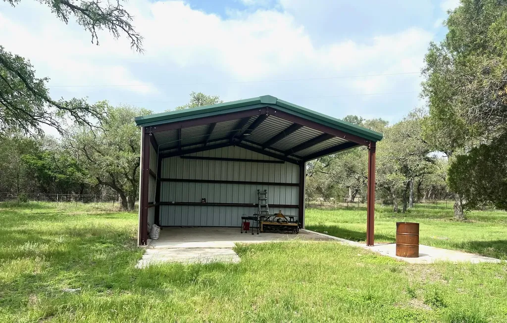 1366 Narrows Road Blanco TX 78606