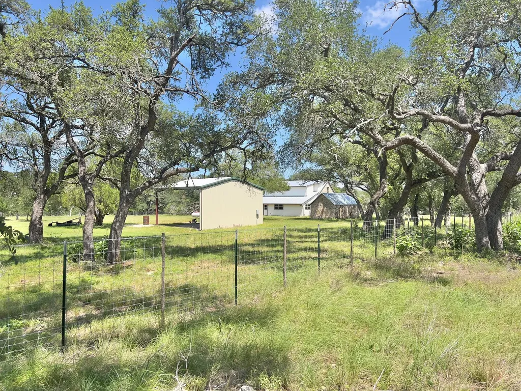 1366 Narrows Road Blanco TX 78606