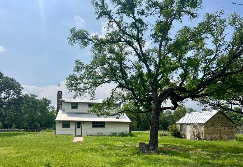 1366 Narrows Road Blanco TX 78606