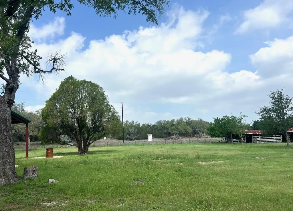 1366 Narrows Road Blanco TX 78606