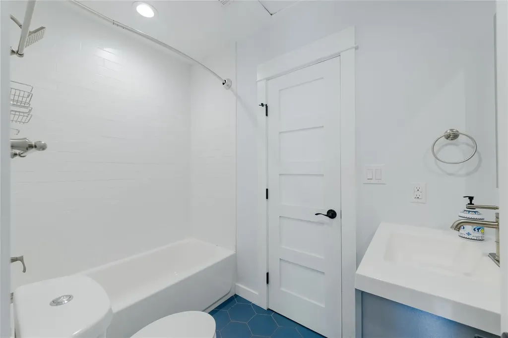 2214 Garden Street Austin TX 78702