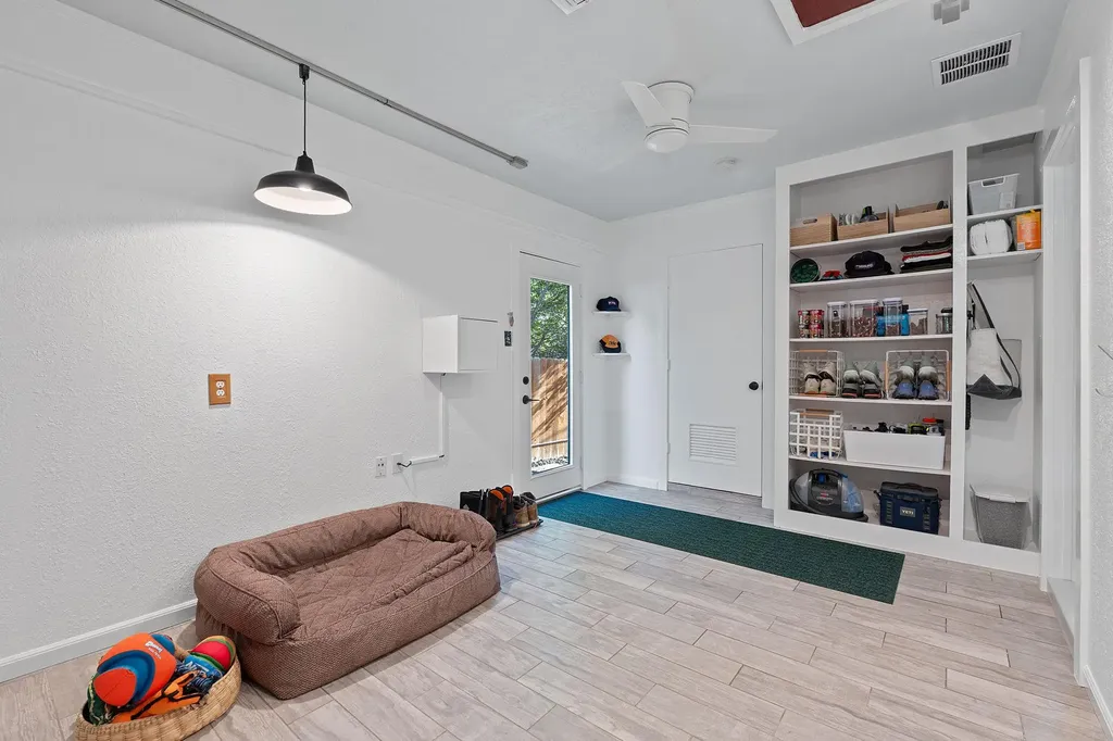 8801 Redfield Lane Austin TX 78758