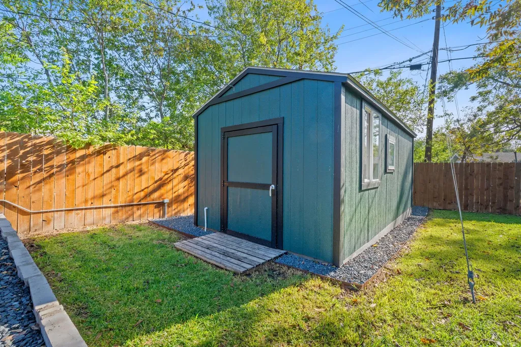 8801 Redfield Lane Austin TX 78758