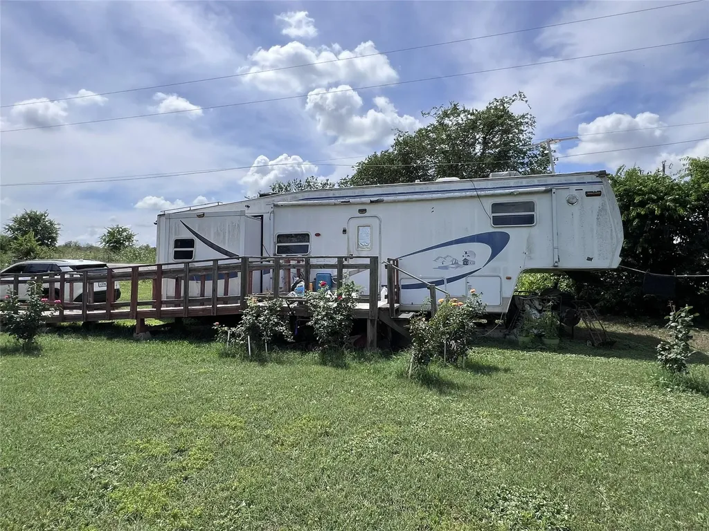 10001 Peterson Road Del Valle TX 78617