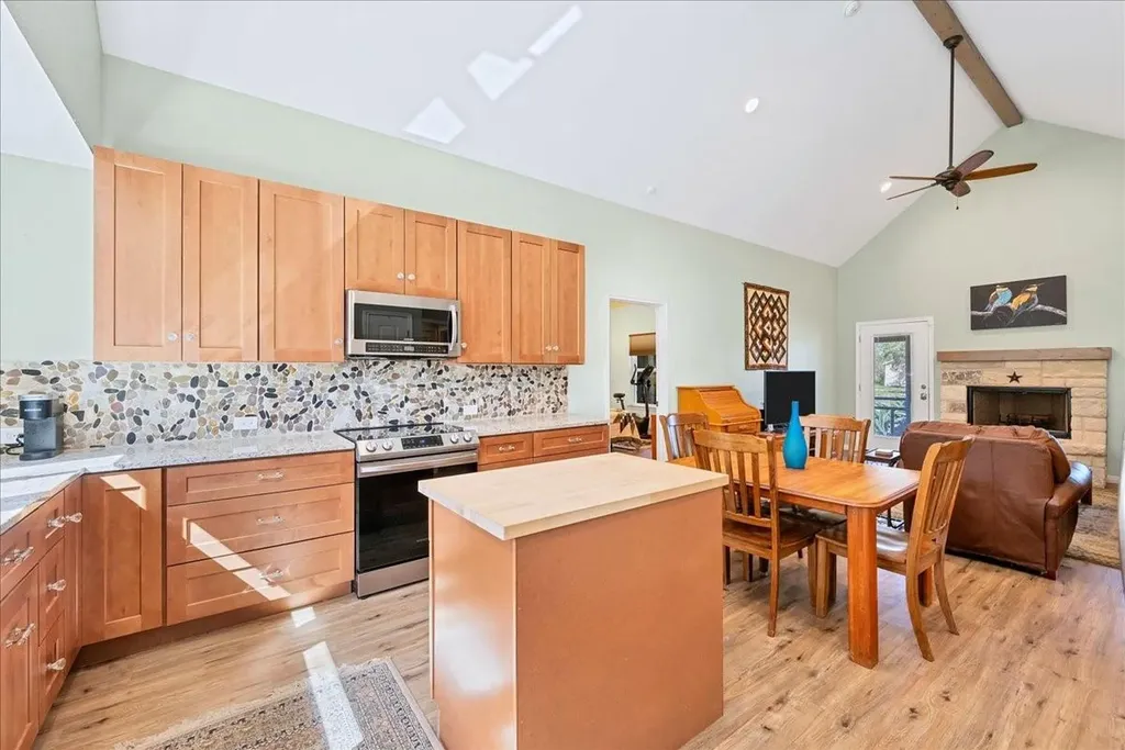10500 W Lakeview Drive Jonestown TX 78645