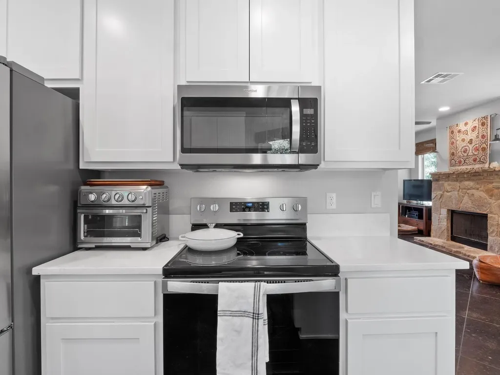 10103 Twin Lake Loop Dripping Springs TX 78620