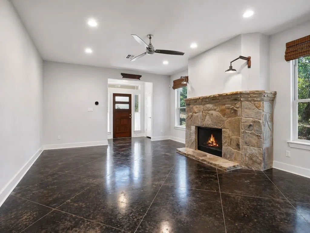 10103 Twin Lake Loop Dripping Springs TX 78620