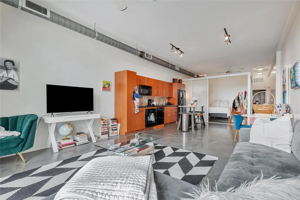2124 E 6th Street Austin TX 78702