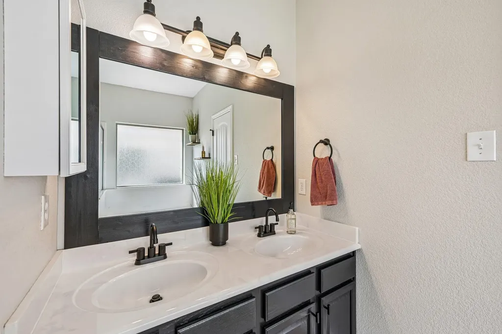 197 Bloomsbury Drive Kyle TX 78640